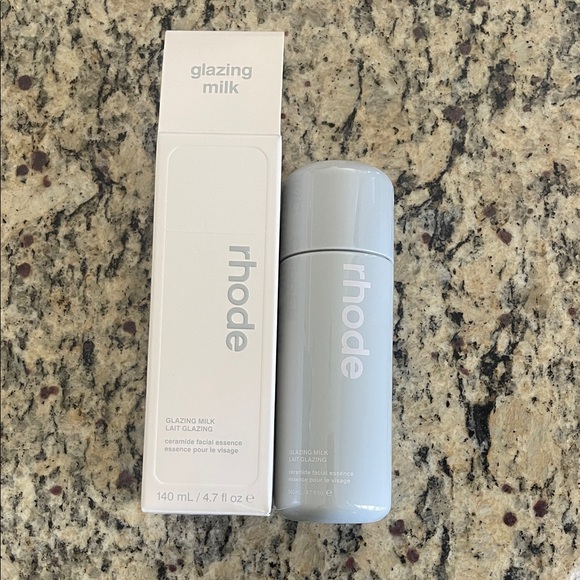 RHODE White Glazing Milk Essence - Picture 4 of 4